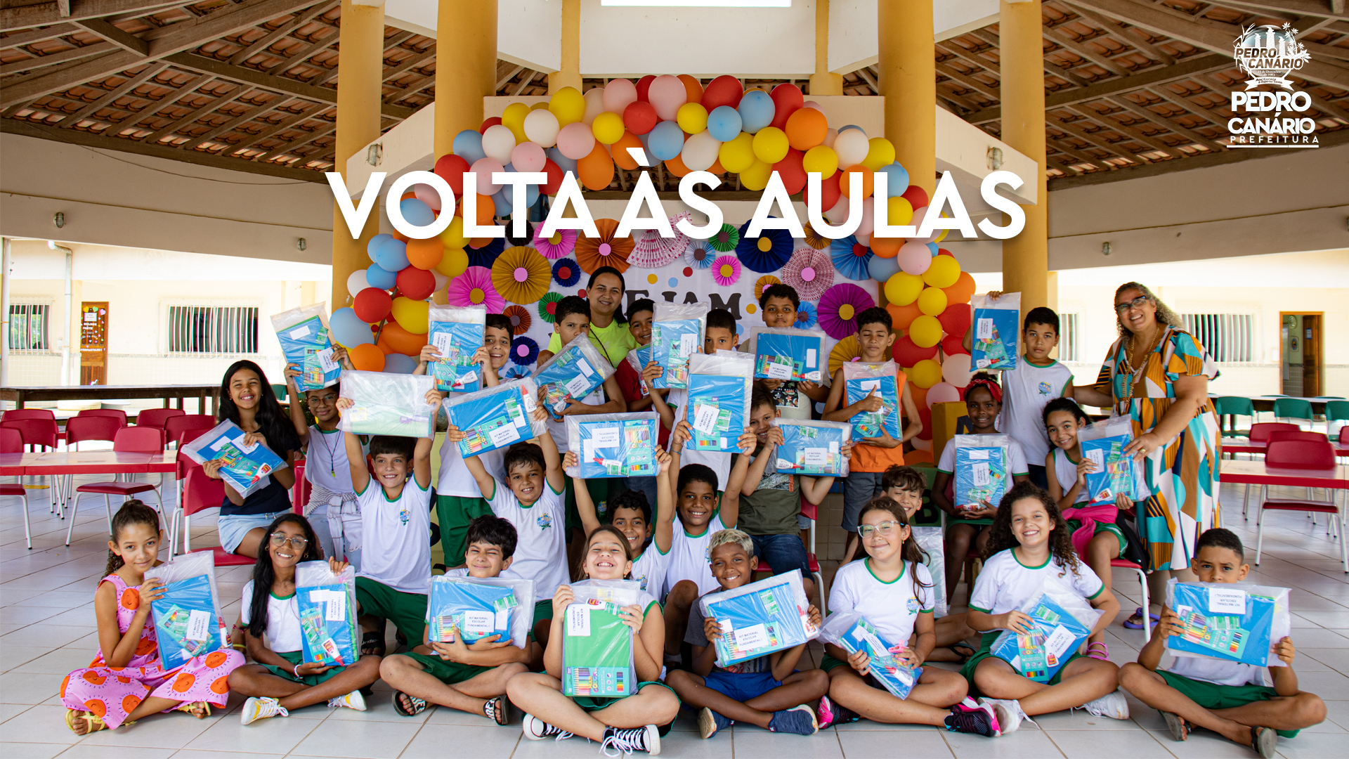 Volta às aulas: Prefeitura de Pedro Canário entrega kit escolar para alunos