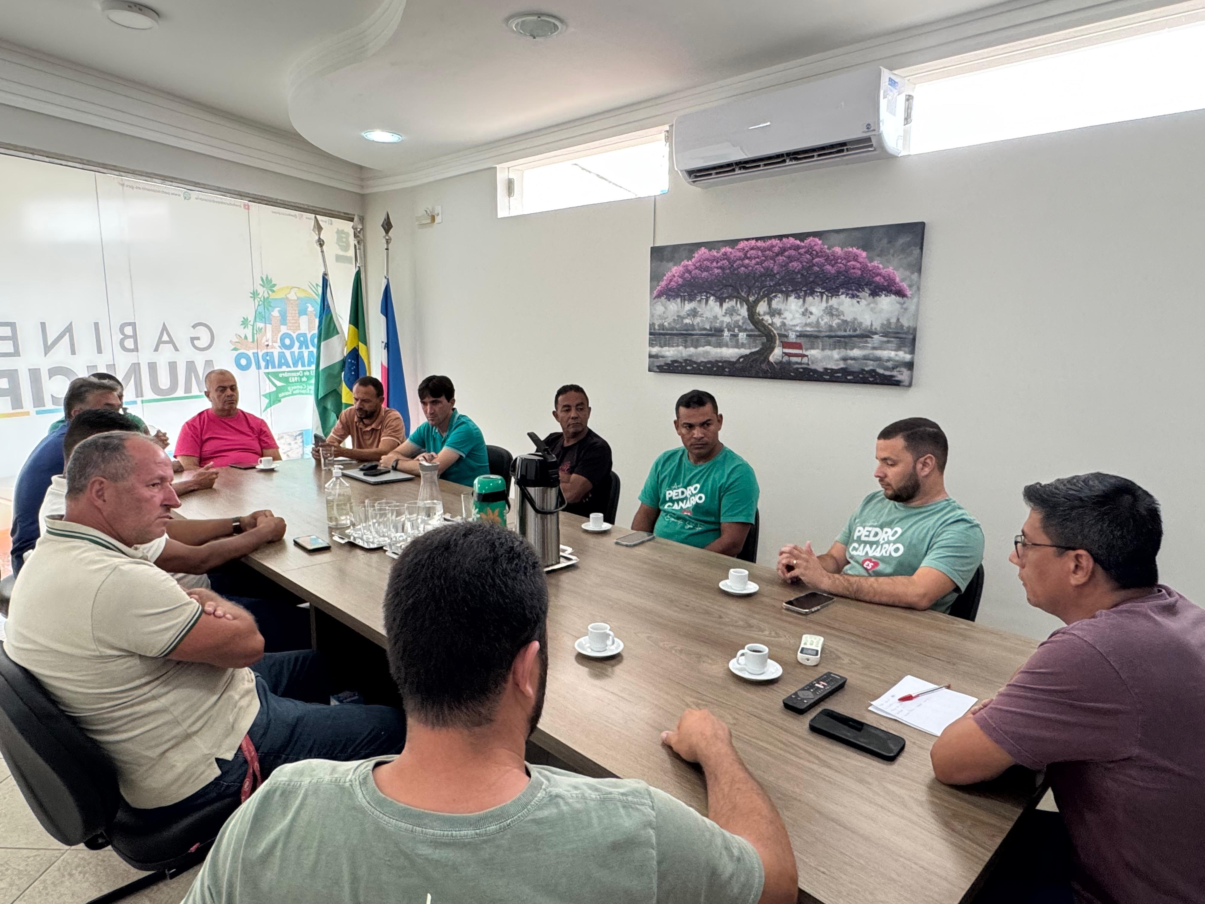 Prefeitura e Câmara Municipal realizam reunião para discutir questões salariais dos servidores de Pedro Canário